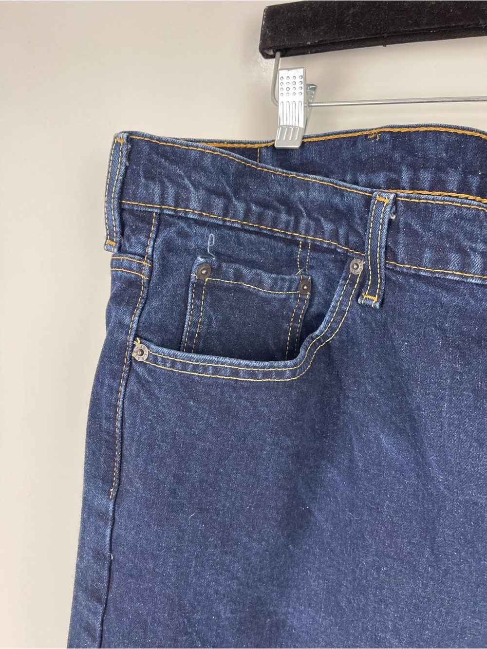 Levi’s 550 Men’s Relaxed Fit Jeans Dark Wash Blue Size 48x32 Classic Straight - Picture 4 of 7